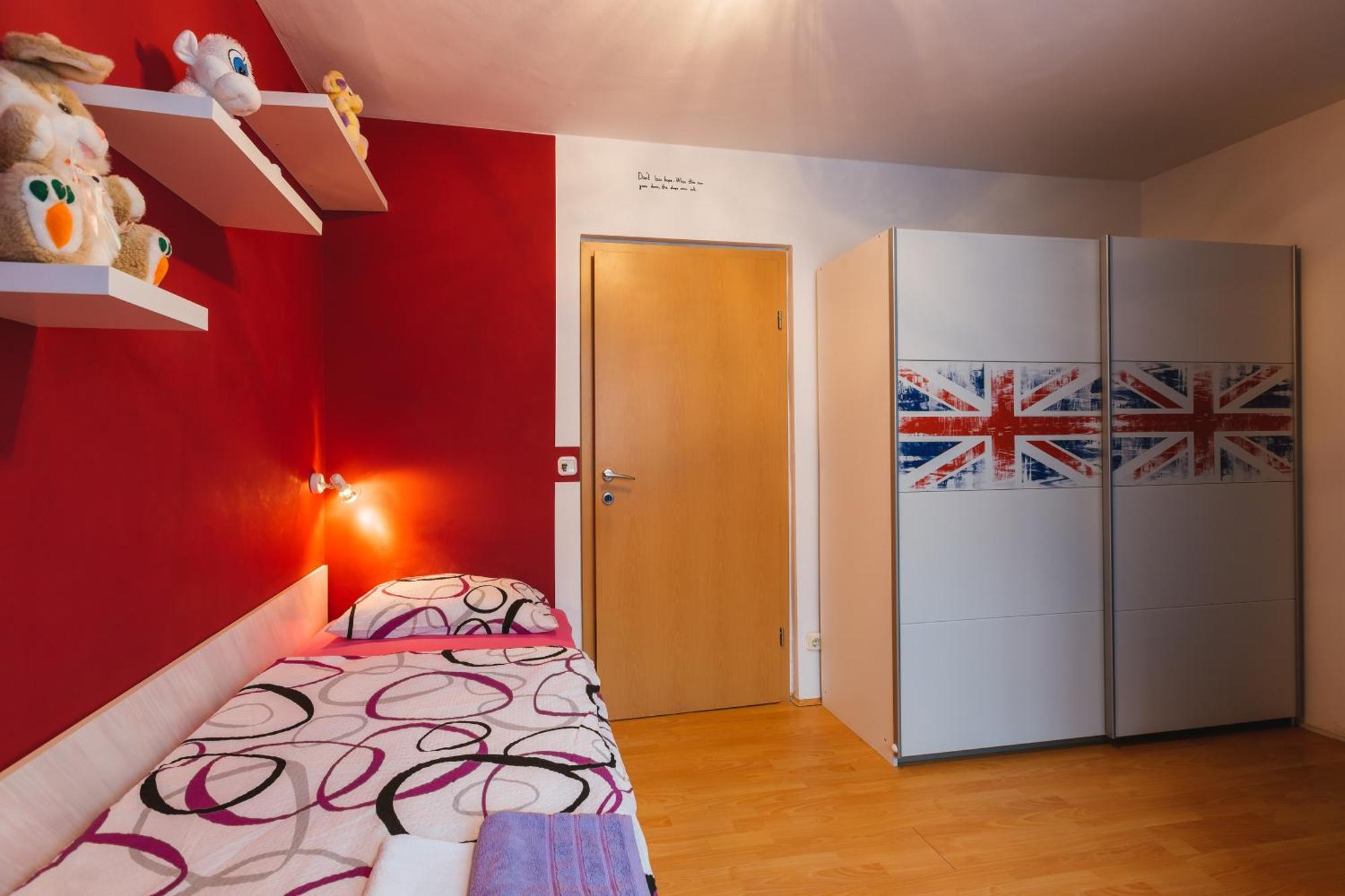 Apartments Lake Bohinj Medja Bilik gambar
